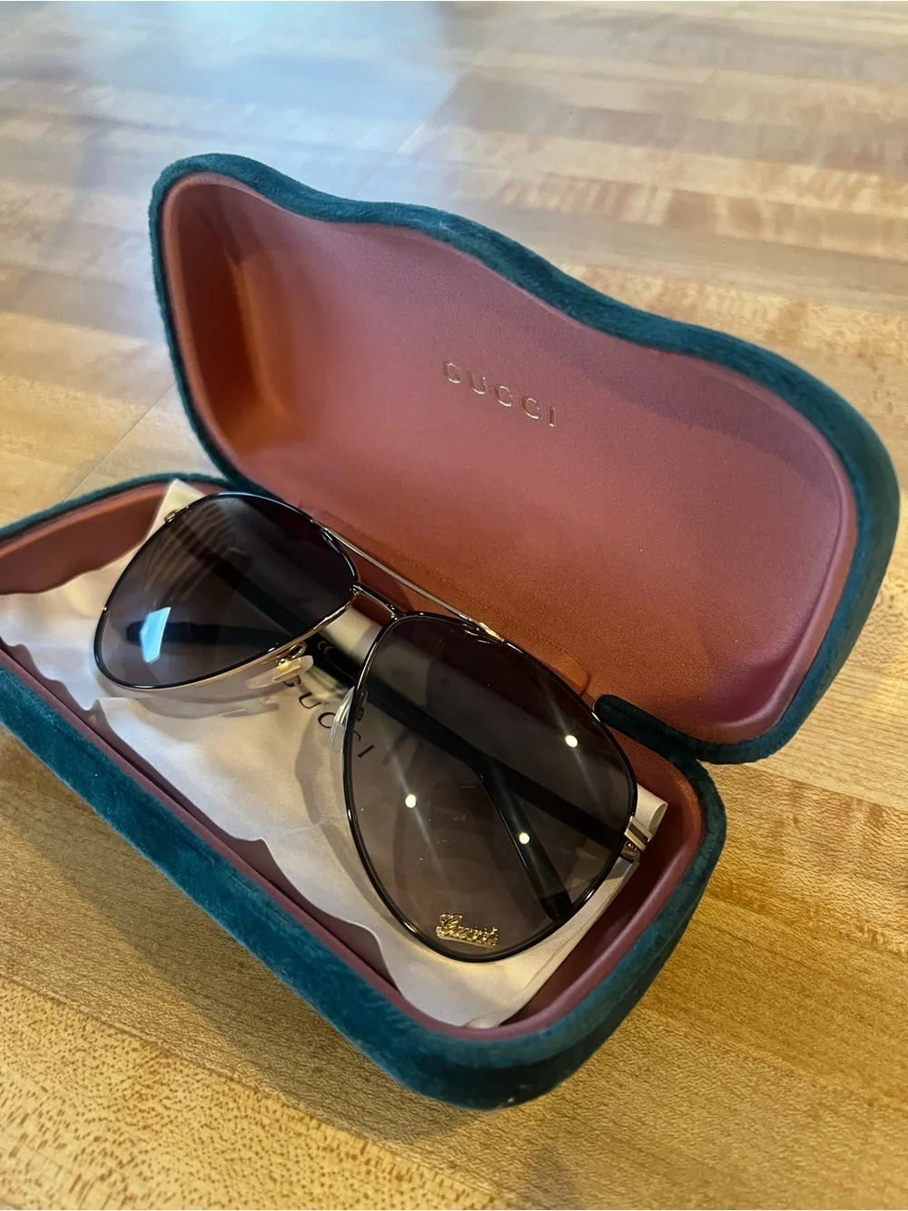 Gucci Women’s Black Aviator Sunglasses in Teal Velvet Case